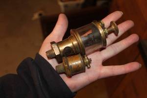 lot 841 image: Vintage Michigan Lubricator Co Oiler
