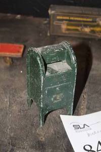 lot 847 image: Vintage U.S. Mailbox Metal Coin Bank