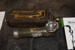 lot 917 image: Vintage No. 1278 Boy Scouts of America Brass Flashlight (in original packaging)
