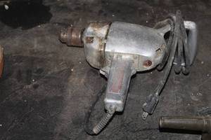 lot 679 image: Vintage Cummins 220 12 Standard Duty Drill