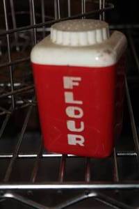 lot 744 image: Plastic Flour Shaker