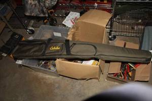 lot 685 image: Cabelas 54 Rifle Bag