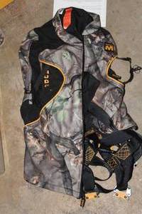 lot 722 image: Muddy Hunting Vest and Harness