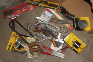 lot 870 image: Lot of (1 Box) Hand Tools - Hand Saws, Hole Saws, Snips, Saw Blades, Misc. Tools