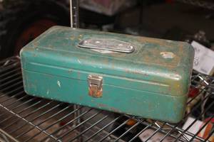 lot 859 image: Victory Metal Tool Box