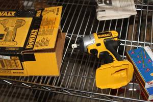 lot 896 image: DeWalt DC820B 12 18V Impact Wrench (in box)