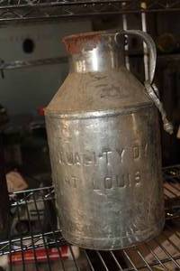 lot 884 image: Vintage Quality DY Co Metal Jug