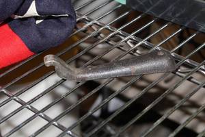lot 745 image: Vintage 6 Cast Iron Pot Handle Grabber