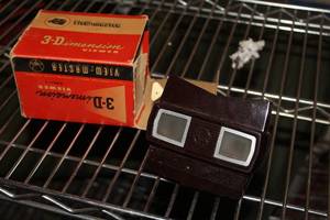 lot 804 image: Vintage View-Master 3D Viewer (in original packaging)