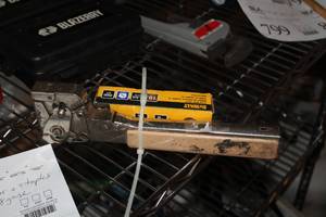 lot 806 image: Roof Stapler w DeWalt 1-34 18GA Brad Nails