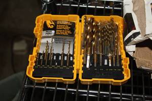 lot 805 image: DeWalt Drill Bit Set