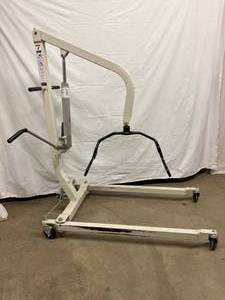 MSRP $1900 Top Of The Line In High Quality Hoyer Haudraulic Patient Lifts with Sling On Wheels - 400lb Capacity 6 Point Cradle Many Uses For This Powerful Lift - Mechanics, Veterinary Clinics, Etc. Great Condition