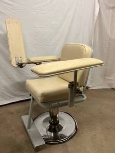 MSRP $1500 Clinton Industries 6310 Height Adjustable Arms &amp Seat Hydraulic Multi-Positional Phlebotomy Chair Padded Blood Drawing Donor Seat - Removable Arms Turns into SalonSpa Chair -Like New Condition