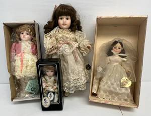 lot 91 image: Group Of Vintage Porcelain Dolls