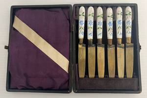 lot 193 image: Antique Chatiusbronce Germany Made Brass And Porcelain Knives In Original Case 6 18  Overall Length
