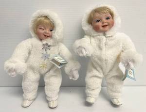 lot 194 image: Two 1995 Ashton-Drake SnowBabies 11 Collectors Dolls