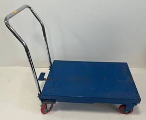 lot 205 image: Cummins Hydraulic Lift Cart 31 34 x 19 12 (missing handle for Jack just needs metal bar) It lifts to 27 high