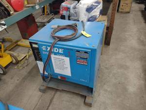 lot 4 image: Exide Model G3-12-550B 24 Volt Indu...