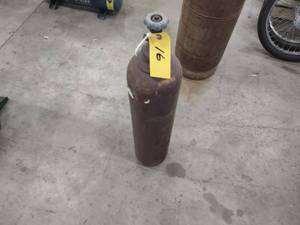 lot 16 image: Linde Gas Bottle...