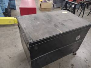 lot 18 image: Gang Box, 48x30x30...