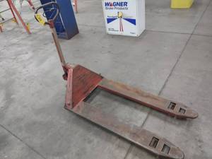 lot 33 image: Pallet Jack, Works...