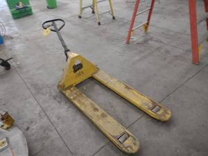 lot 34 image: Pallet Jack, Works...