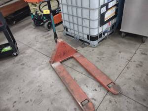 lot 35 image: Pallet Jack, Works...