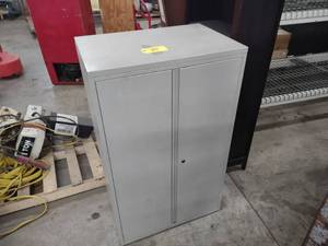 lot 39 image: Steel Cabinet, 30x20x49.5...