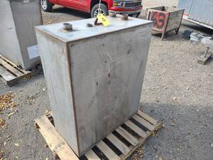 lot 43 image: Stainless Steel Tank, 36x18x44...