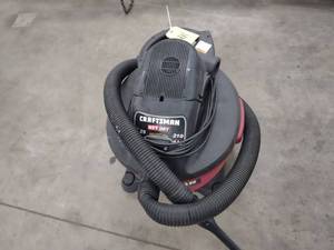 lot 75 image: Craftsman 6.25 hp. 16 Gallon WetDr...