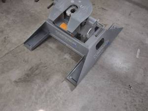 lot 91 image: Companion 5th Wheel Hitch...