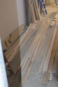 lot 33 image: Variety of wood 1-14 Cabinet Molding