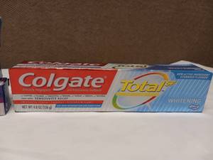 (8) ASSORTMENT OF TOOTHPASTE