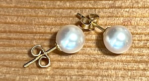 lot 20 image: Pair of Pearl and 14k Post Earrings