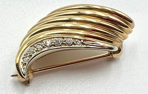 lot 17 image: 14k Gold and Diamond Brooch