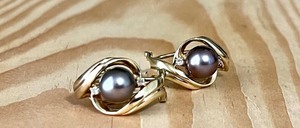 lot 9 image: Gorgeous Pair of 14k Yellow Gold, Tahitian Pearl and Diamond Earrings