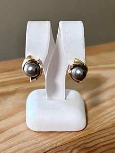 lot 4 image: Beautiful Pair of 14k Gold and Gray Pearl Earrings Accented with Diamonds