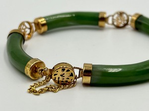 lot 27 image: Jade Bracelet