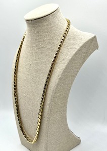 lot 22 image: Vintage Les Bernard Chain