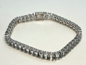 lot 33 image: Sterling Silver and Topaz Bracelet
