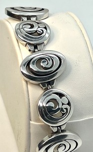 lot 38 image: Lovely Brighton Bracelet