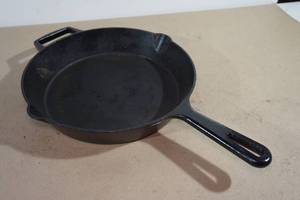 Artisanal Kitchen Supply 12 Cast Iron Skillet