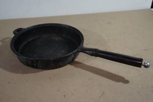 Vintage Krischer 10 Cast Iron Skillet with Wood Handle