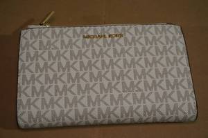 Michael Kors Signature Jet Set Wristlet