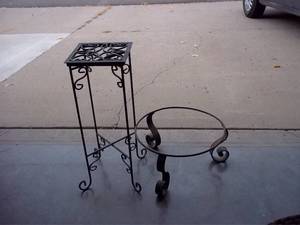 lot 30 image: Square 14 X 27 & Round 10.5 X 9....