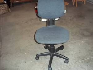 lot 40 image: Rolling Office Chair...