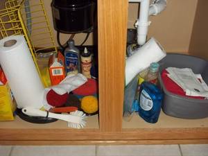 lot 49 image: Contents Of Cabinet (Cleaning Suppl...