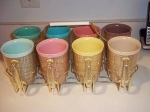 lot 60 image: Vintage 9pc. Plastic Cup Serving Se...