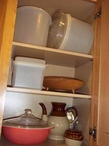 lot 61 image: Vintage PinkSalmon Pyrex Mixing Bo...