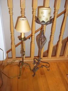 lot 76 image: Vintage Table Lamp 9.5 X 26.5 & C...